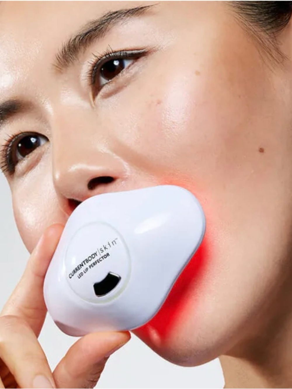 CURRENTBODY Skin LED Lip Perfector with Carry Pouch - White - Picture 4 of 5